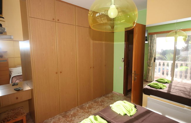 2 Bedroom House near Tombs of the Kings - Photo 5