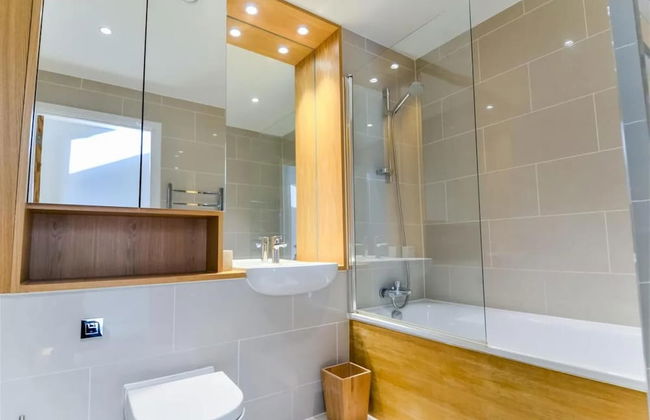 Luxury 3-bed Top Floor Penthouse in Brentford - Foto 9