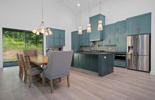 Modern Retreat 10 min-Oaklawn BBQ grill Pavillion Kids playground - Foto 3