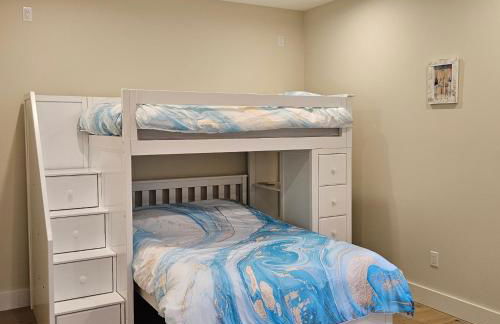 Powder Run - Modern 3BR Basecamp with Hot Tub, AC, EV Charger & Flat Parking - Foto 13