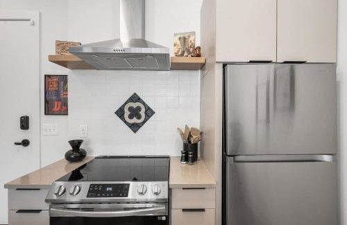 East Nash Condo for 4 with Public Rooftop Near DT - Foto 14