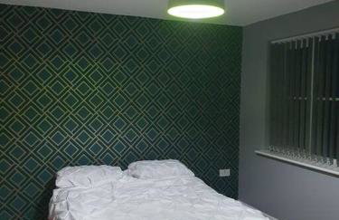 Home near Rugby Station for contractors and Work Commuters, 5 bedroom, Free Parking & Garden - Photo 3