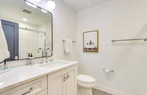 Lake Wisconsin Retreat with Dock Great for Groups! - Foto 19