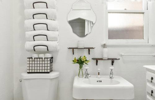 Visit the Beach from a Historic Downtown Apartment - NRP21-00092 - Foto 36