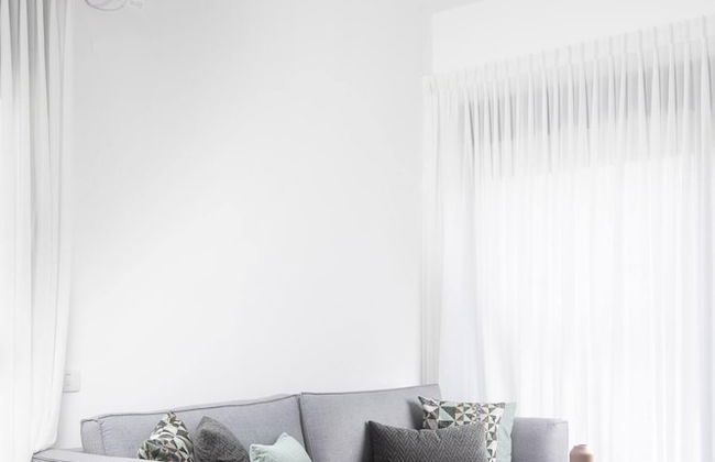 Chic Sea View Balcony Escape by Sea N' Rent - Foto 10