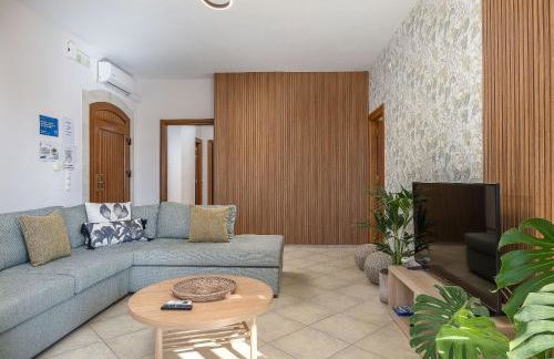 Ilys Home, a Country-chic Retreat with Pool & BBQ, By ThinkVilla - Photo 36