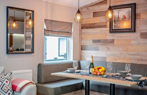 Astoria Lodge Smart Modern 2-Bedroom Holiday Lodge Milford on Sea - Photo 32