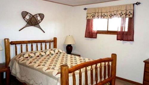 Quiet Lakeside Cabin Rental for Families just Outside of Minocqua, Wisconsin - Photo 4