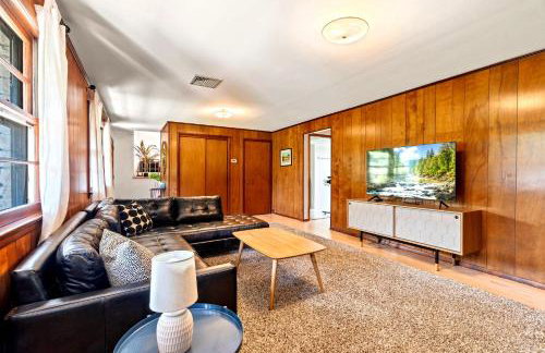 Charming Countryside Home with Yard and Office - Foto 25