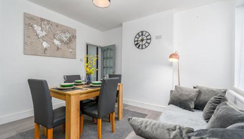 Entire Nuneaton House Next to the Station - Foto 2