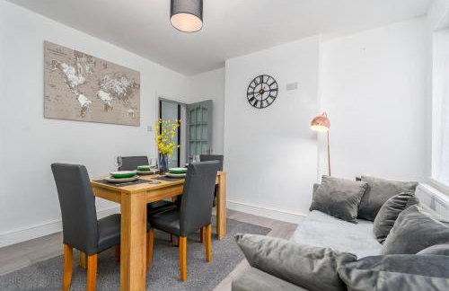 Entire Nuneaton House Next to the Station - Foto 2