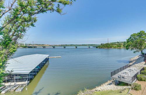 Lakefront Osage Beach Condo w/ Balcony & Pool - Foto 18