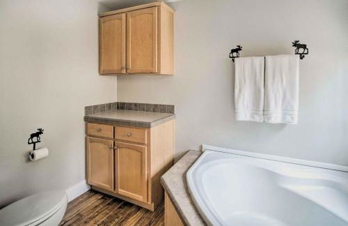 8 Mi to Big Bear Lake and Village Sugarloaf Cabin! - Foto 15