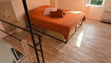 Logement rénové avec jardin privé et clôturé - Foto 3