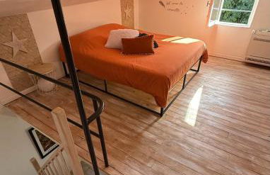 Logement rénové avec jardin privé et clôturé - Foto 3