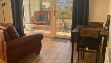 TRAMORE - self contained 1 bedroom unit - king size bed - free private parking - 3 miles from Fort William High Street - Foto 3
