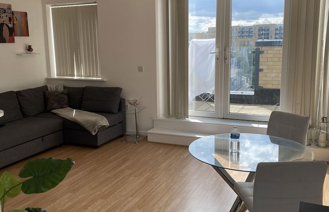 Captivating 1-bed Apartment in Barking - Photo 21