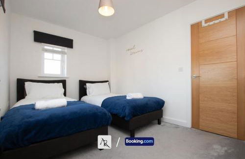 2 Bedroom House By AR Properties Short Lets & Serviced Accommodation Colchester with Garden - Foto 2