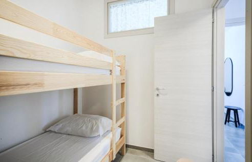 Awesome Apartment In Terre Roveresche - Foto 31