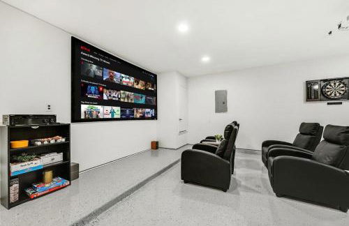 Glamorous 4BR 2,5BA Holiday Home with Pool, Game Room & Fire Pit - Foto 26