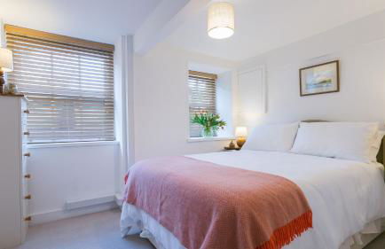 Custom Mews - Photo 32