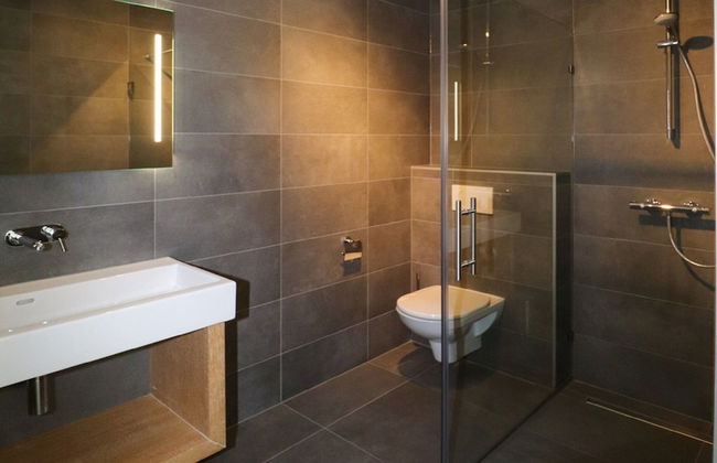 Villa by the Water With Sauna and Terrace - Foto 11