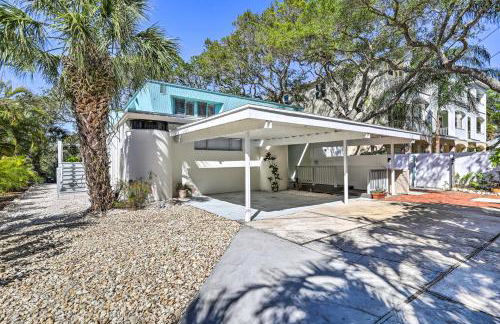 Tropical Waterfront Home Central Location! - Foto 33