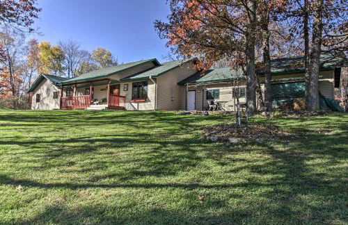 Cabin with Fire Pit and Movie Room, 1 Mi to Lake - Foto 41