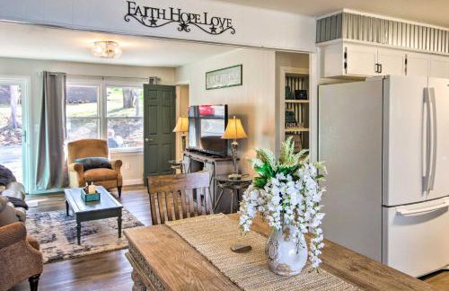 Lakefront Gem with Screened Porch and Game Room! - Foto 7