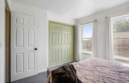 2 bed 2 and a half bath close to shopping restaurants and more - Foto 16