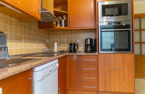 Beautiful 3 Bed Townhouse with landscaped communal pool area - Foto 7