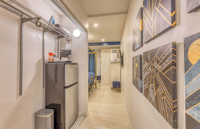 Art Deco Broadway Bedroom (with Shared Common Area) - Photo 4