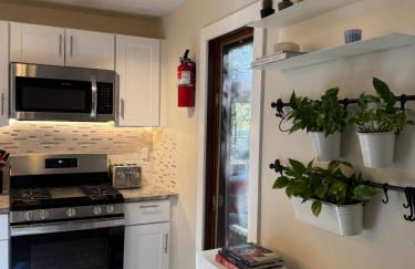 Poconos Chalet -Kayaks- HotTub-Karaoke-Lake - Foto 16