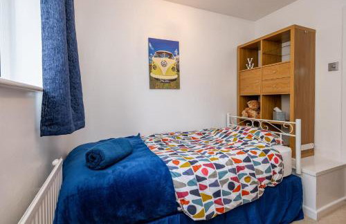 Splendid House Great Location to WAVE Surf & South West Water Park - Super Garden By STAE-Homes - Foto 35