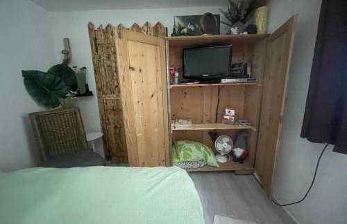 Hobbit Lounge - Photo 5