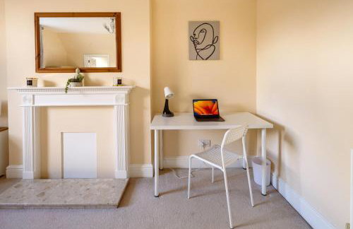 Guildford Station with Parking - Photo 1