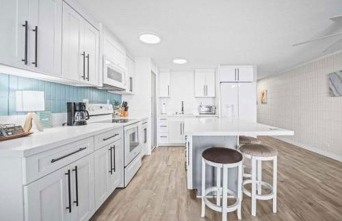 Beautiful Beachfront Condo - Photo 10