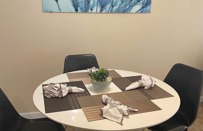 Longer Stay for Travelers Blocks from Hospital and Downtown Security Gates - Foto 13