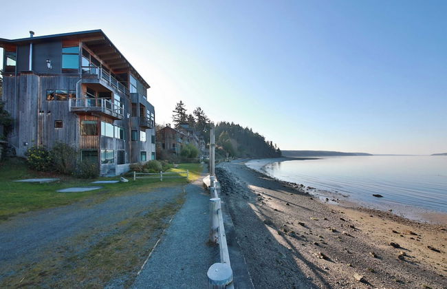 Langley Waterfront Condo by Avantstay A+ Views - Photo 34