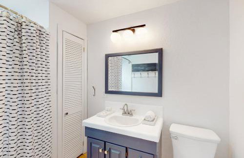 Riverfront Escape - Photo 16