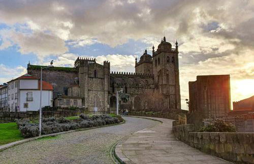 Great Flat & View in Historic Porto by LovelyStay - Photo 23