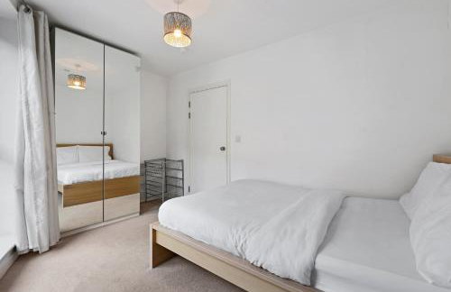 London Dockside Apartment - Photo 5