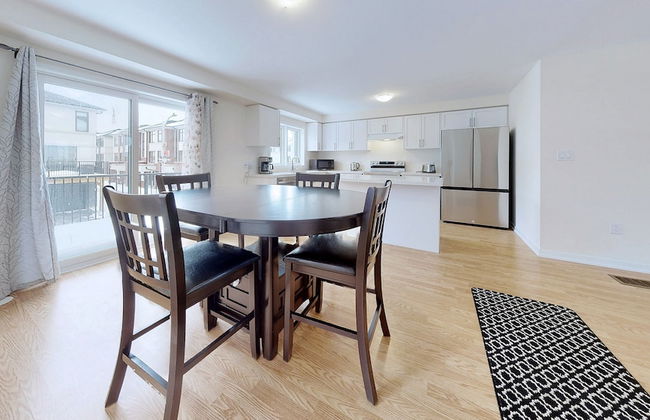 Modern 3-bedroom Oshawa Home - Photo 19