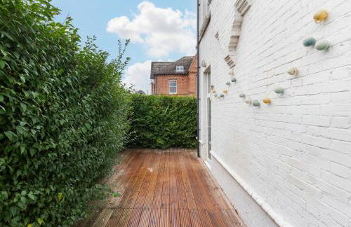 Clapham South Surprise - Photo 18