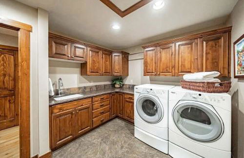 Upscale Hot Tub Wildlife Views - Photo 45