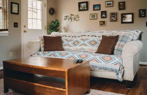 Serene & Cozy - Peaceful View - Fireplace - Creek - Foto 9