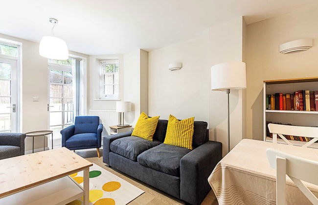 Charming and Modernised Edwardian Flat - Photo 19