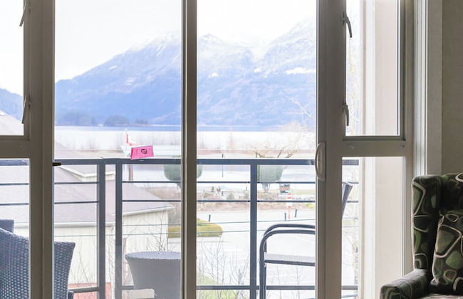 Lakefront Lux 2BR Symphony Of Comfort - Photo 19