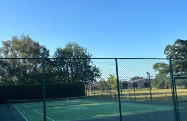 Courtyard House- Luxury Holiday House with floodlit Tennis court - Foto 19