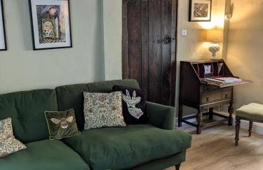 Period Thatched Cottage Towcester - Photo 36